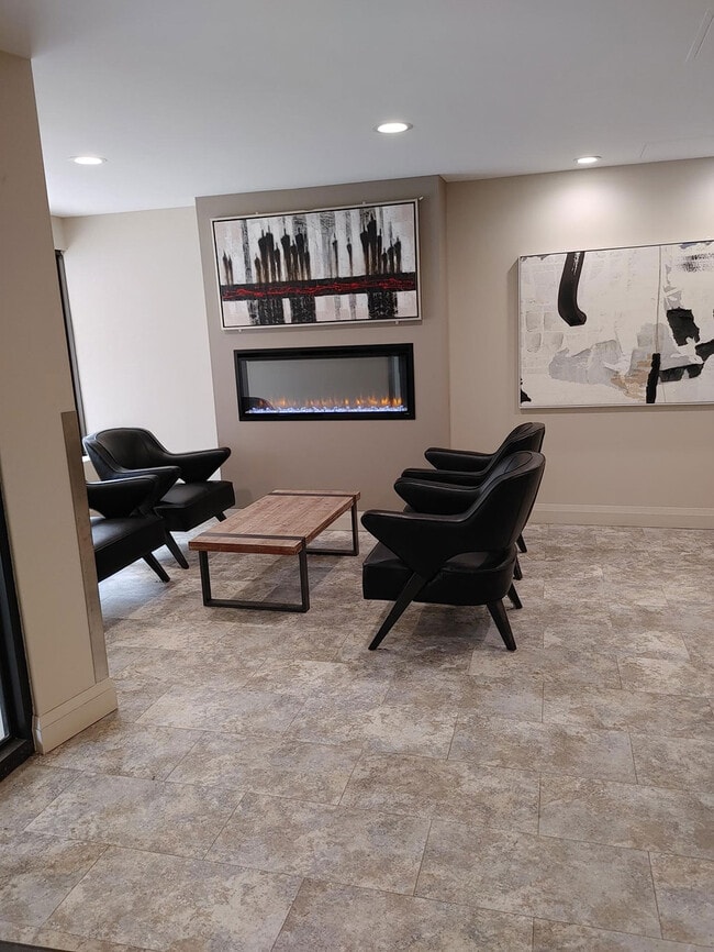 Building Photo - 699 Talbot St