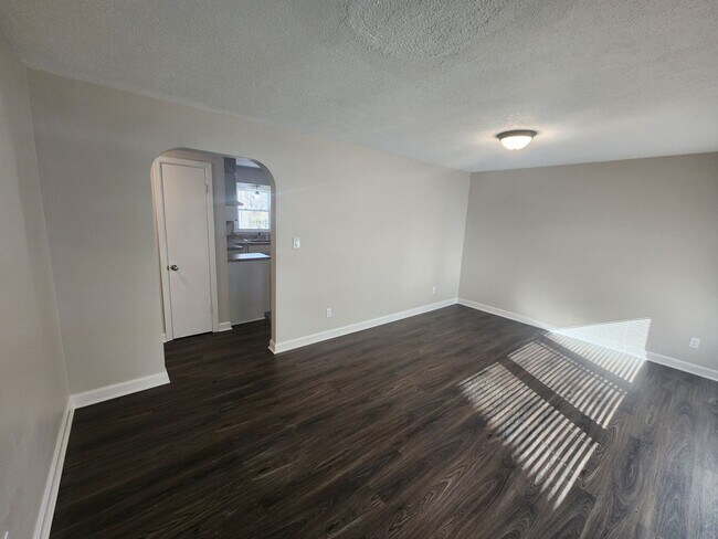 Photo - Updated 3 bedroom 1 bath in Shively! Excel...