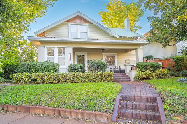 Photo - 1234 Beach Dr NE