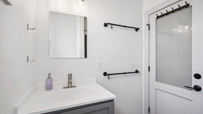 Photo - 1710 N Robertson St