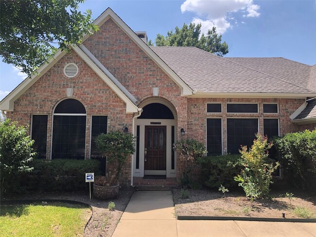 Building Photo - 2685 Hillside Dr