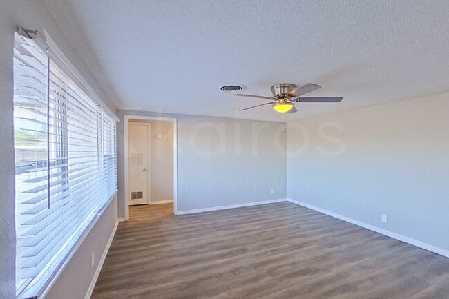 Photo - 208 4th Ave