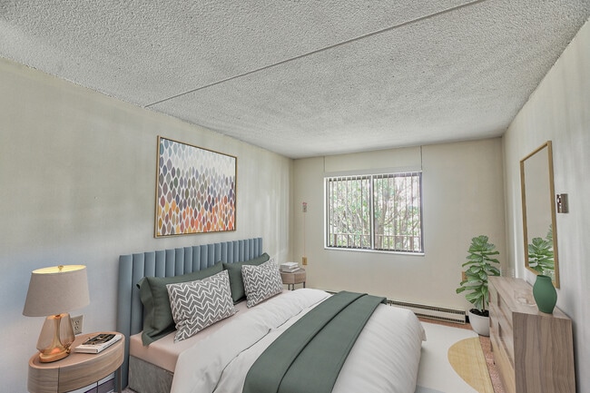 Photo - Riverside Towers