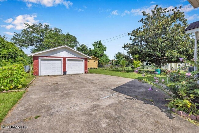 Photo - 172 Hoxie St