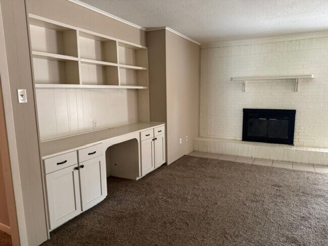 Photo - 3/2/2 Fenced Yard LISD Pet Friendly
