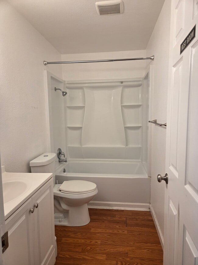 Photo - 2072 Bluebell Dr