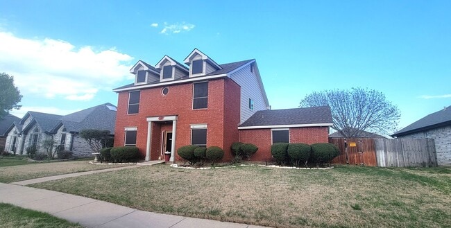 Photo - Spacious 4-Bedroom Home with Pool & Spa in...