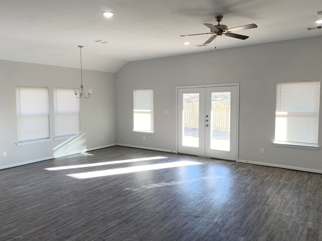 Photo - 22423 Woodlake Rd