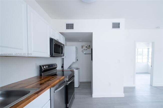 Photo - 423 NE 71st St Unidad 4