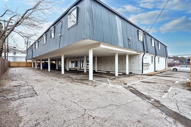 Photo - 3138 Manor Rd Unit 105