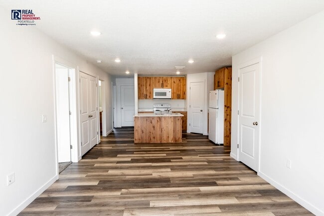 Photo - 106 E Briscoe Rd Unidad #A