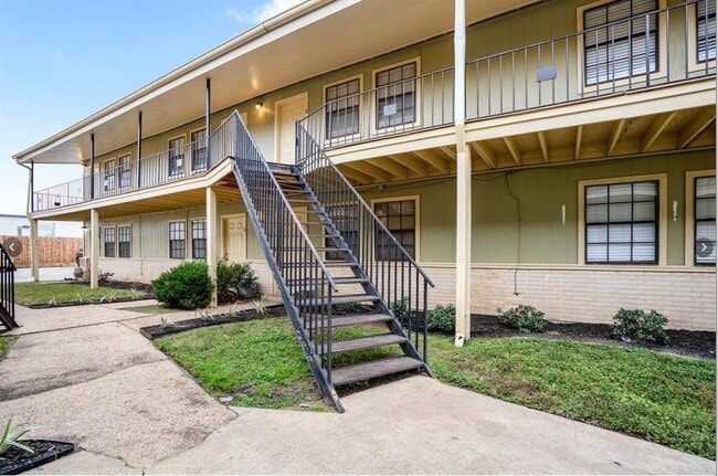 Building Photo - 4800 Delano St Unit 2 Rental