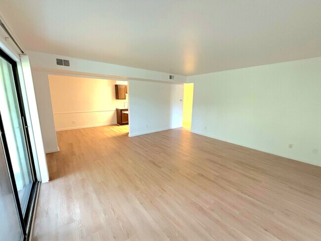 Living room - 6150 Cobblers Dr Unit 118