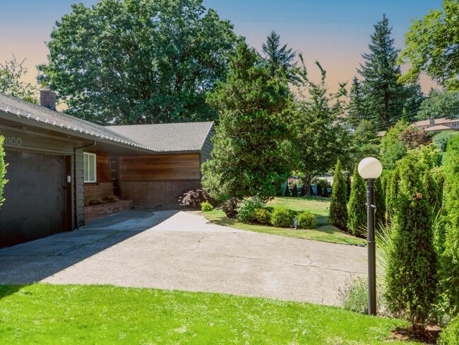 Photo - Stunning Mid-Century Home with Spectacular Southerly Views in Sought-After Terwilliger Heights!