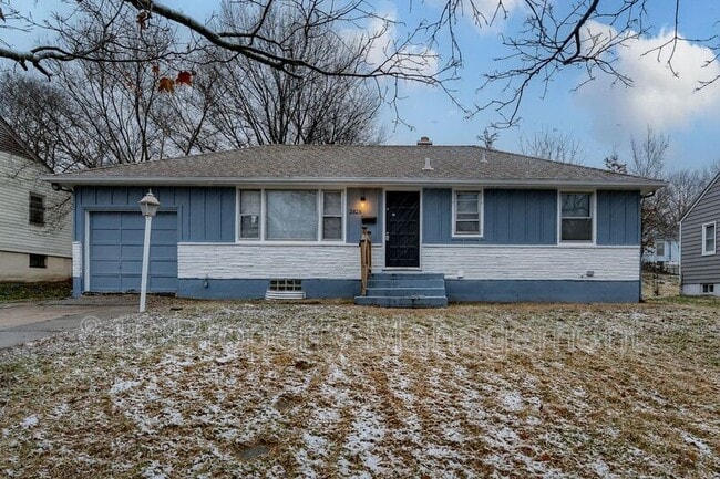 Building Photo - 3828 E 72nd Terrace