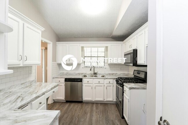 Photo - 3 Bedroom Pet-Friendly Home in Snellville, GA with Main Street Renewal