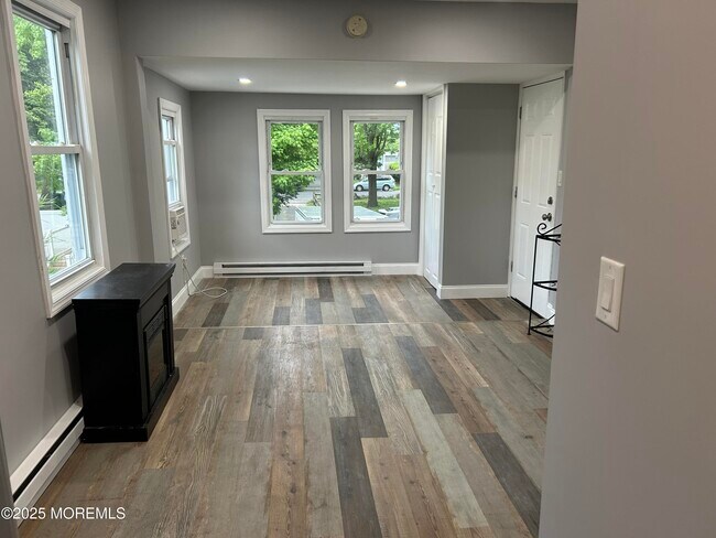 Building Photo - 1225 7th Ave Unit 4 Rental