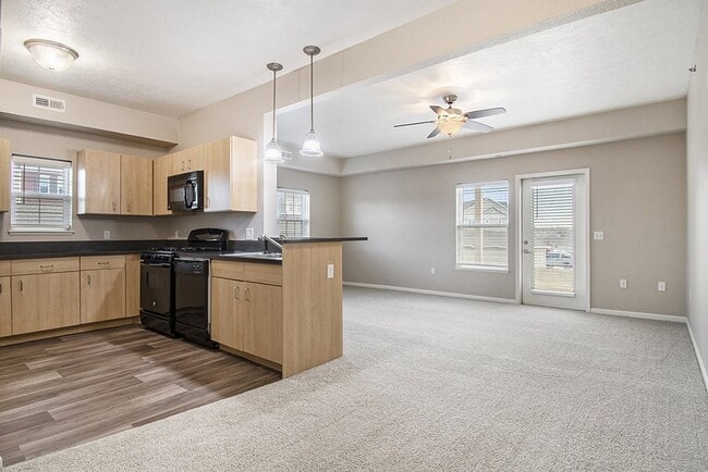 Photo - Lynbrook Apartments and Townhomes