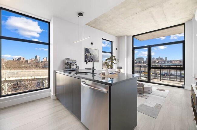 Photo - 101 Macombs Place Unit PHB