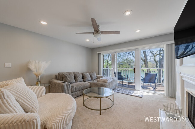 Building Photo - 5601 Carriage Way Dr Unit #202B