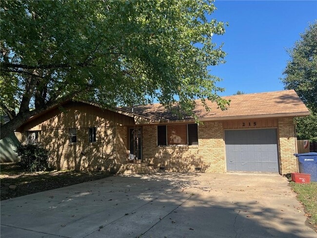 Photo - 215 W Highland St