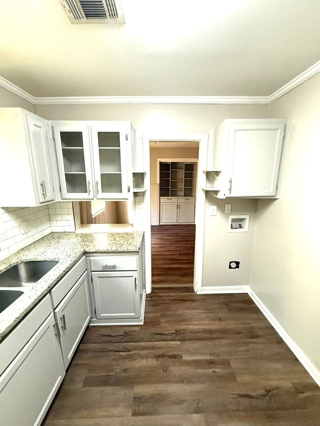 Photo - ** 3 Bed 1 Bath located in Forrest Hills ** Call 334-366-9198 to schedule a viewing