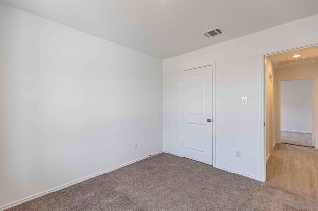 Photo - 1646 Lilyturf Rd