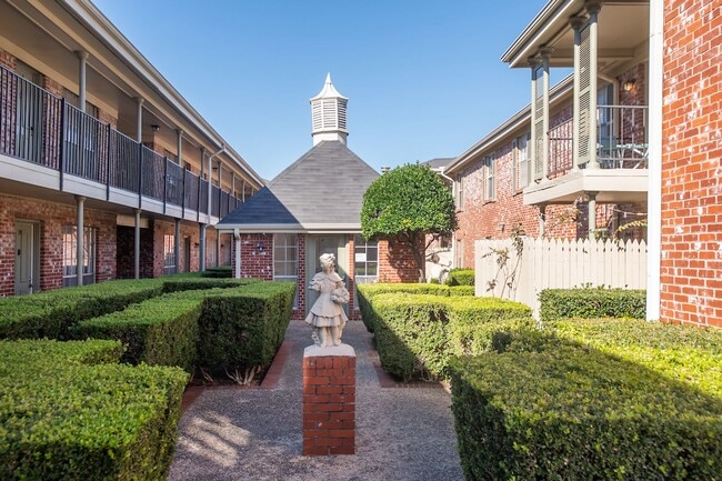 Building Photo - Charming Shoal Creek Condo - One Bed One Bath