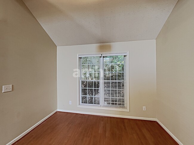 Photo - 670 Old Johnson Rd