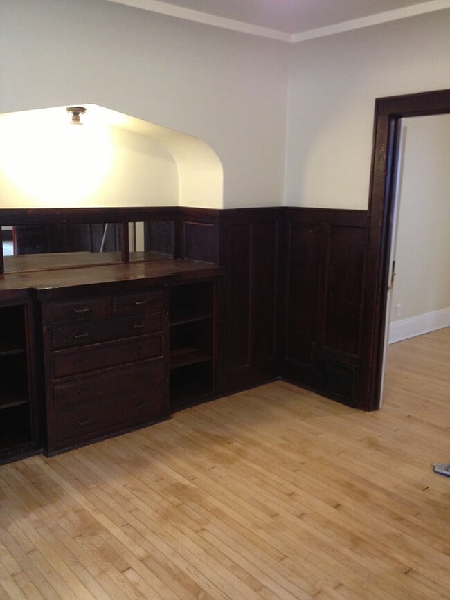 Photo - 3429 N Oakland Ave Unidad Upper