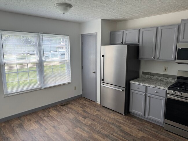 Photo - 475 Broadview Ct