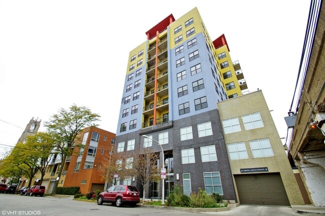 Building Photo - 1122 W Catalpa Ave Unit 414