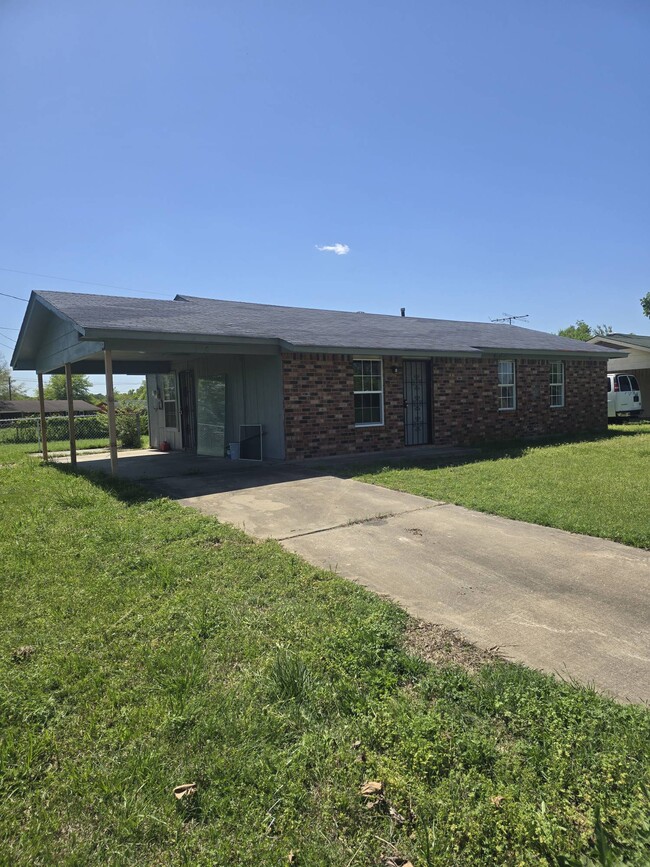 Photo - 2700 Auburn Dr