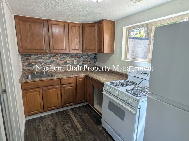 Photo - Updated 2 Bed Unit Unit 3