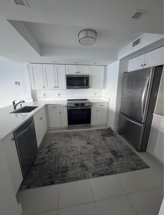 Building Photo - 3000 E Sunrise Blvd Unit 17F
