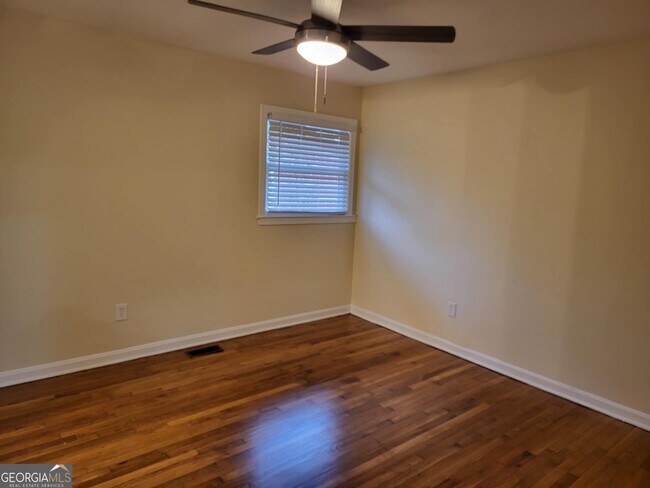 Photo - 887 Bridgewater St SW Unit A