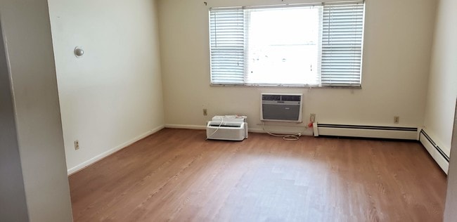 Living room - 10 Highland Ave Unit 6