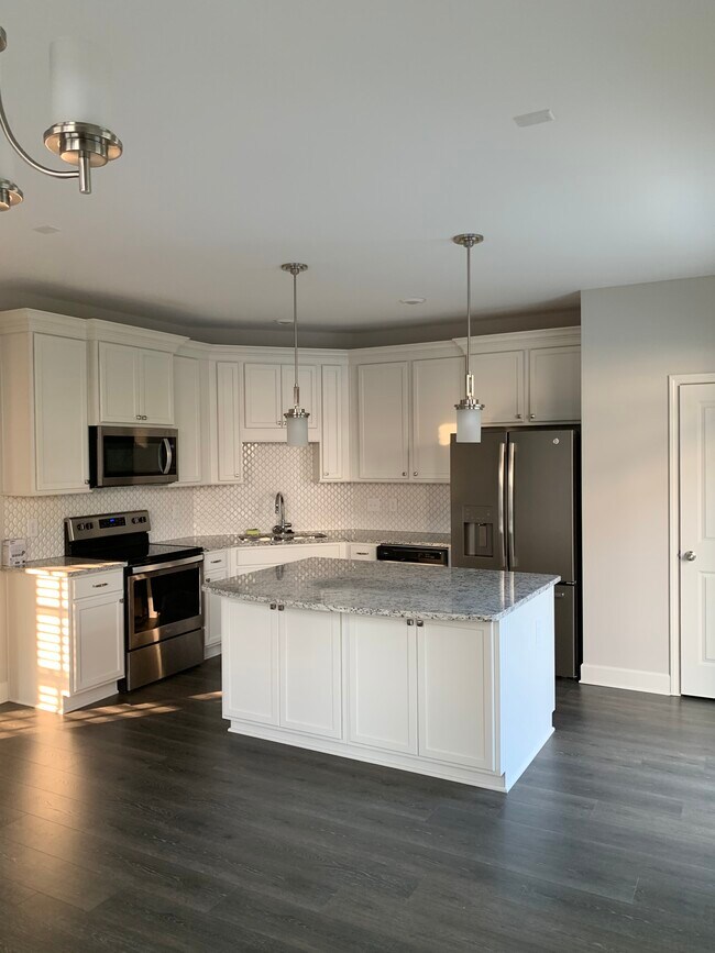 Kitchen - 112 Burkitt Commons Ave