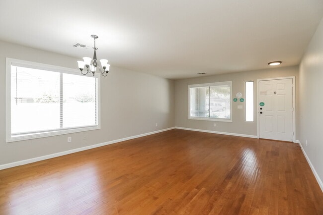 Photo - 651 E Christopher St