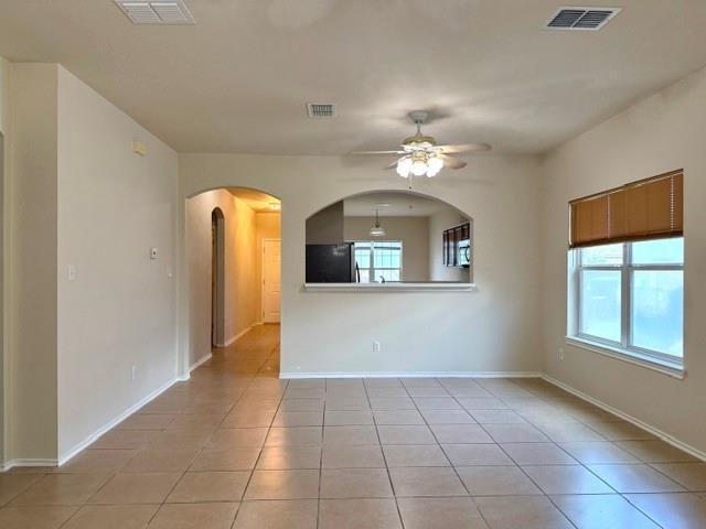 Photo - 908 N Creek Blvd
