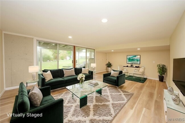 Photo - 100 Bridle Ln