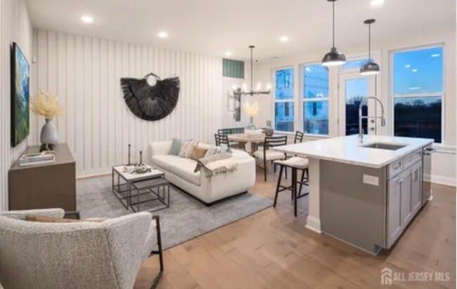 Photo - 1105 Greenwich Dr