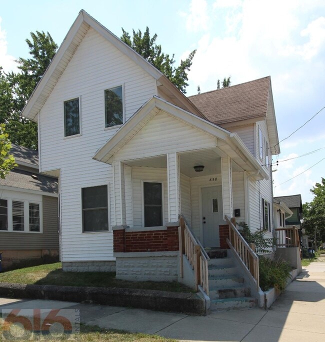 Photo - 858 Dayton St SW