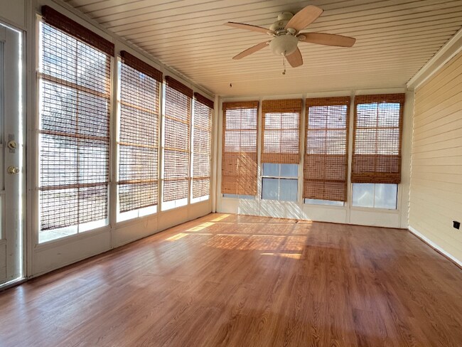 Photo - 1689 Apple Valley Rd