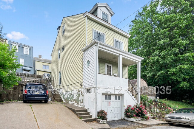 Photo - 2721 Berg St