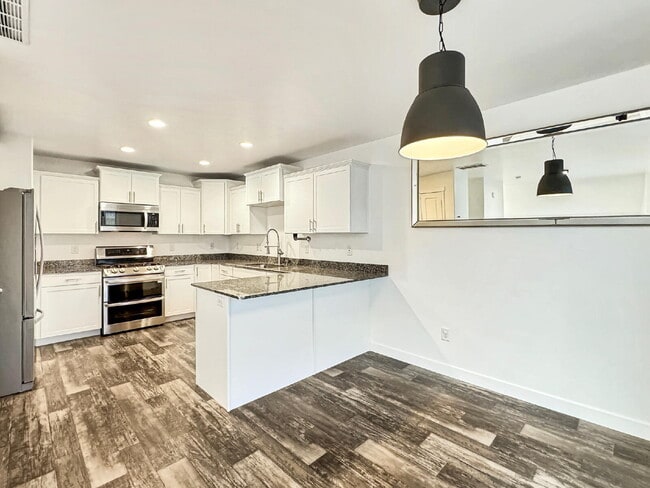 Photo - SHORT-TERM LEASE Townhouse in Draper - 3 BD 2.5 BA 2 GA - 2250 Square Feet