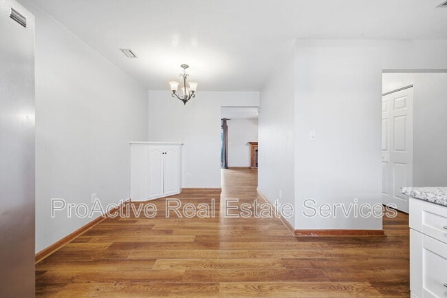 Photo - 815 Montrose Ct