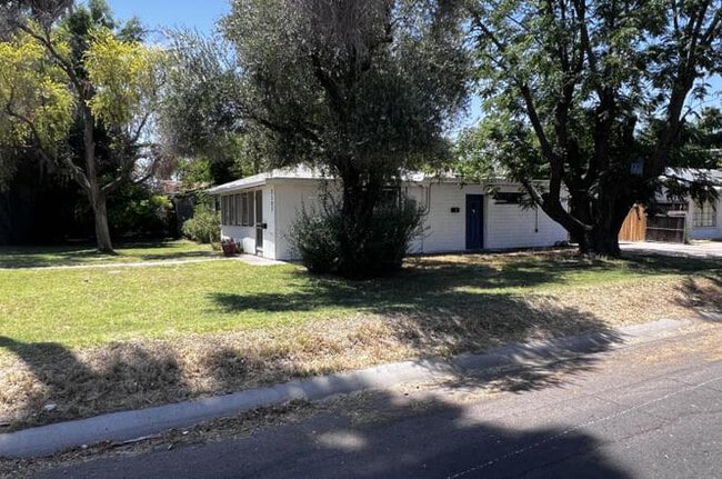 Photo - 2102 W Minnezona Ave