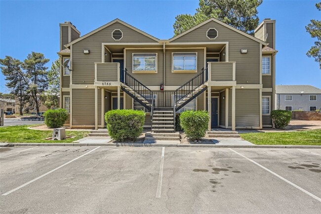 2nd Story 2-Bed Condo with Tile Fireplace - 2nd Story 2-Bed Condo with Tile Fireplace Unit D