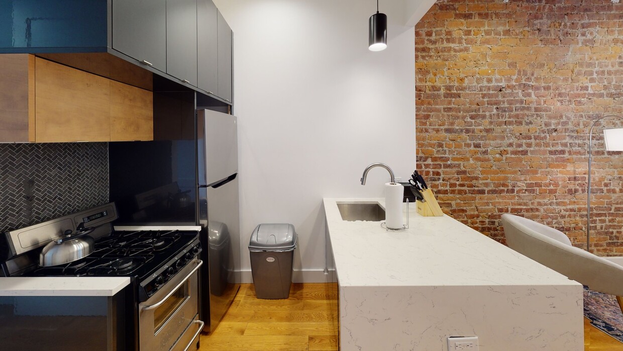 Photo - Private bedroom in 3 bed/1 bath Home